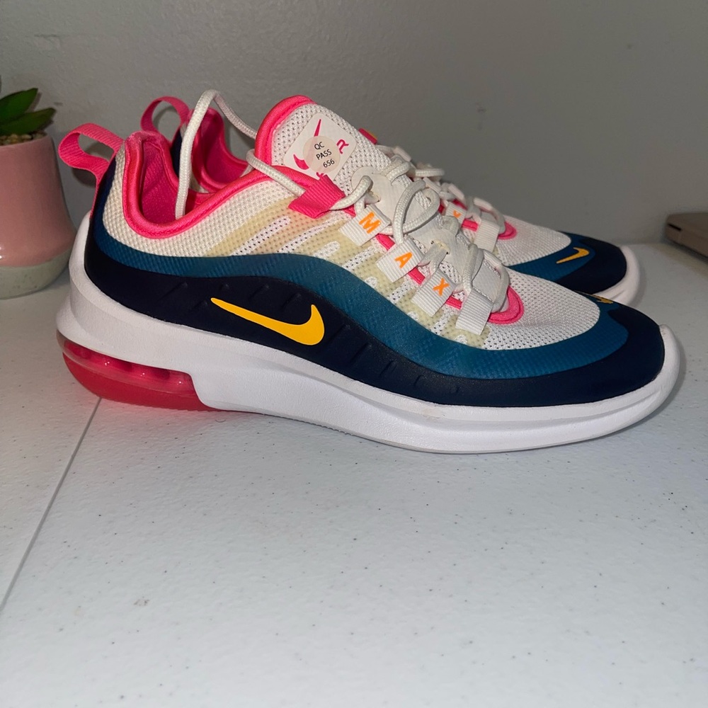 Nike White and Pink Sneakers Air Max Style